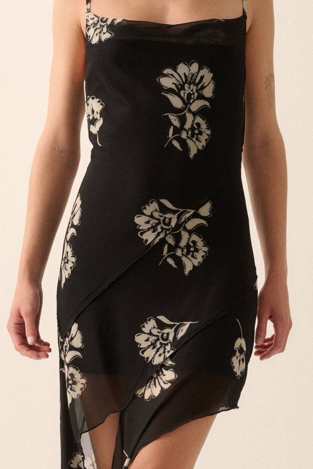 Promesa USA - Wholesale Dress - Women's - Floral Asymmetrical Hem Knit Mini Dress3