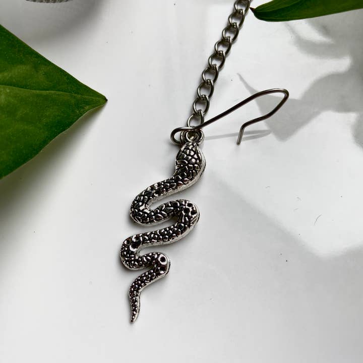 Three Witches Tea Shop - Wholesale Tea Strainer/Infuser - Silver Snake Witchy Tea Ball Infuser