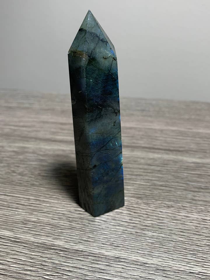 Labradorit Kristalltornet för wholesale av Godly Crystals LLC