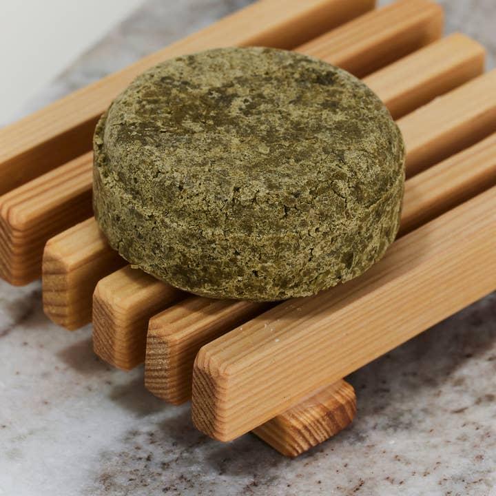 „URANUS“ solid shampoo til fedtet hår — med matcha & citrongræs for engroshandel hos Lua Botanicals