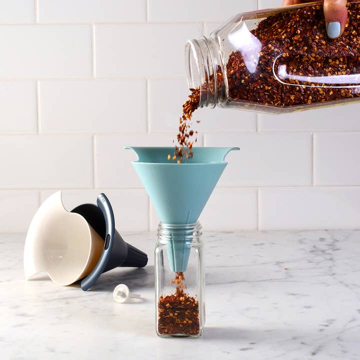 Gourmac - Wholesale Funnel - 3-Piece Interlocking Funnel Set Counter Display8