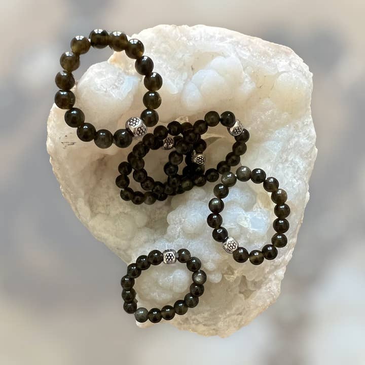Luna Rae - Venta al por mayor Anillo de banda/apilable - Anillo elástico hecho a mano con obsidiana dorada