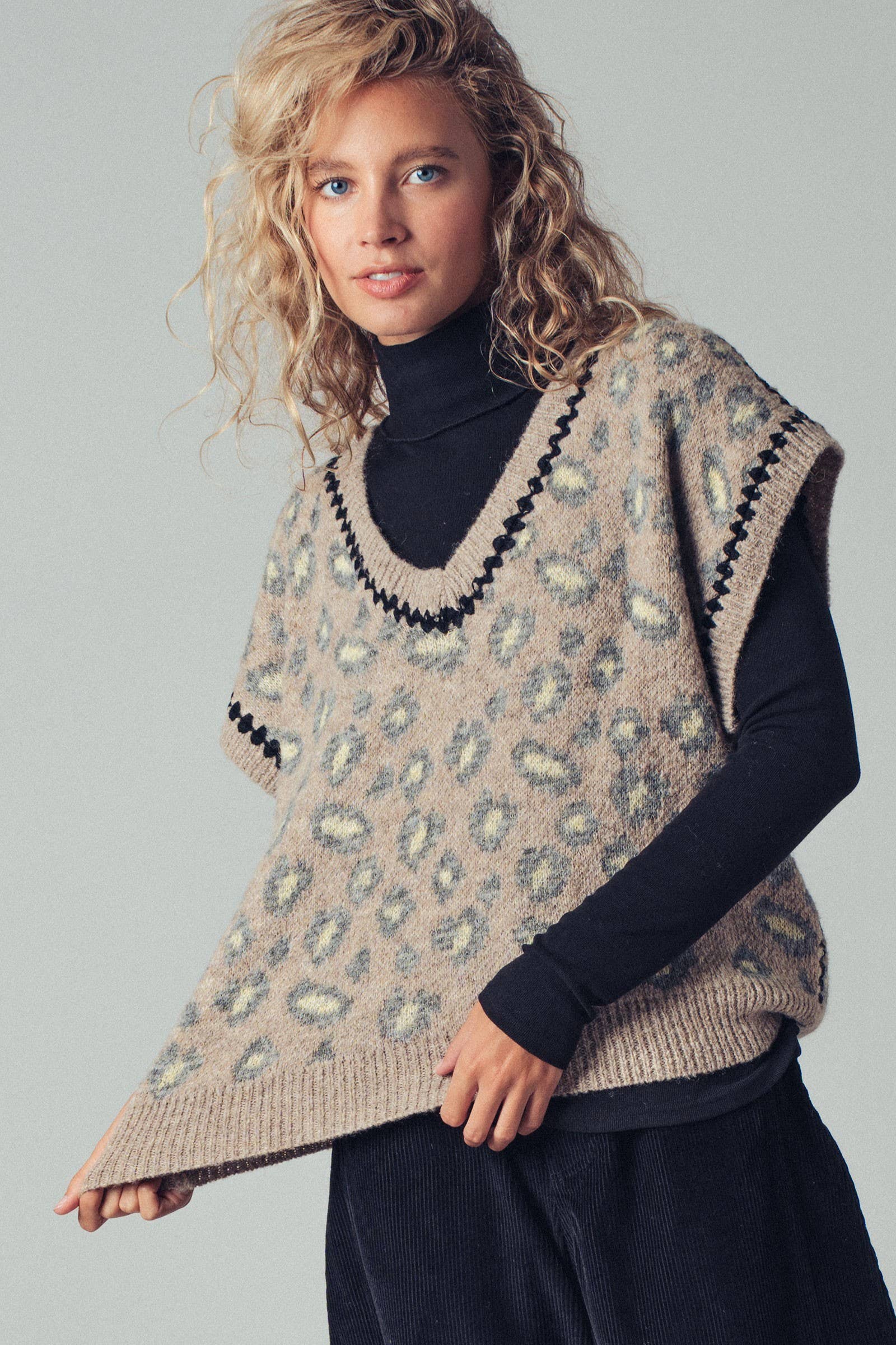 Urban Daizy - Wholesale Sweater Vest - Women's - Leopard Crochet Trim Sweater Vest6