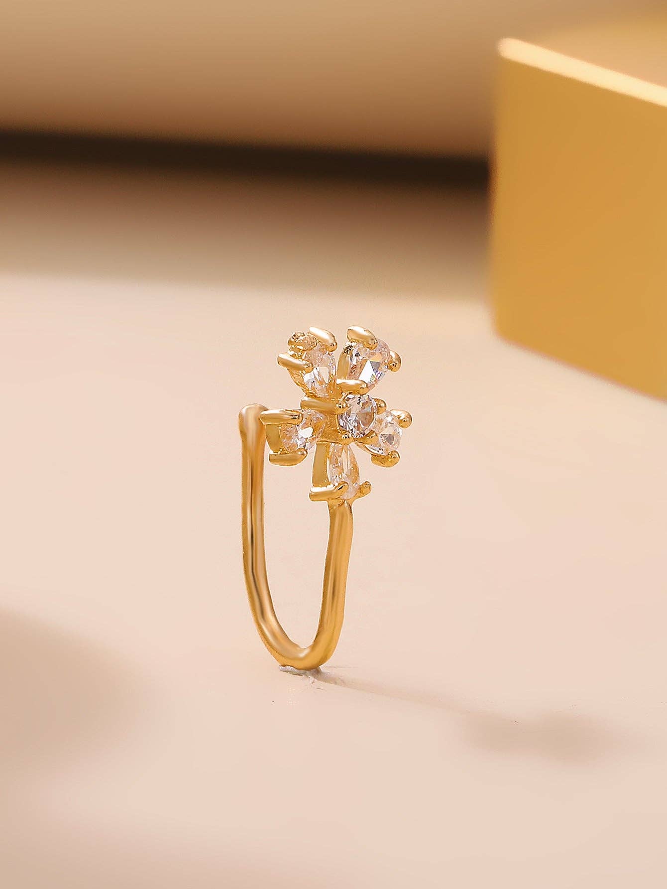 SALINA TRADING INC - Wholesale Neusring - U-vorm Ster Hart Kroon Niet-piercing Neusring32