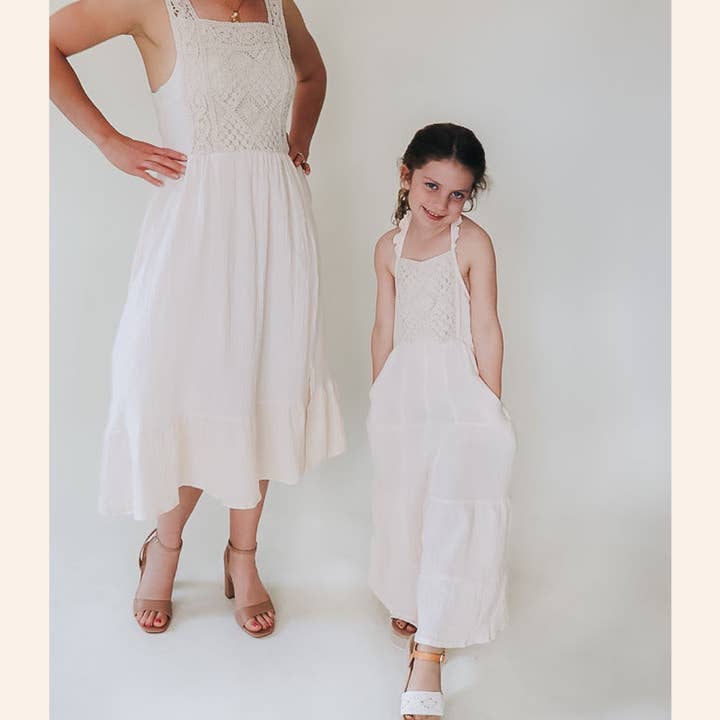 HAHA MAMA Clothing - Venta al por mayor Conjunto de mamá y bebé - Mono de Crochet Blanco Suave para Mamá e Hija - Niña8