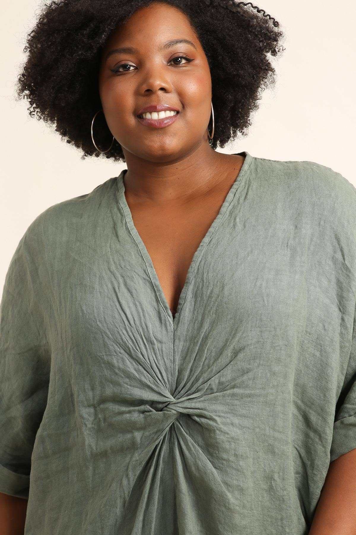 Lea & Luc - Grandes Tailles - Wholesale Dress - Women's - Plus size linen dress V neckline SKU 790925