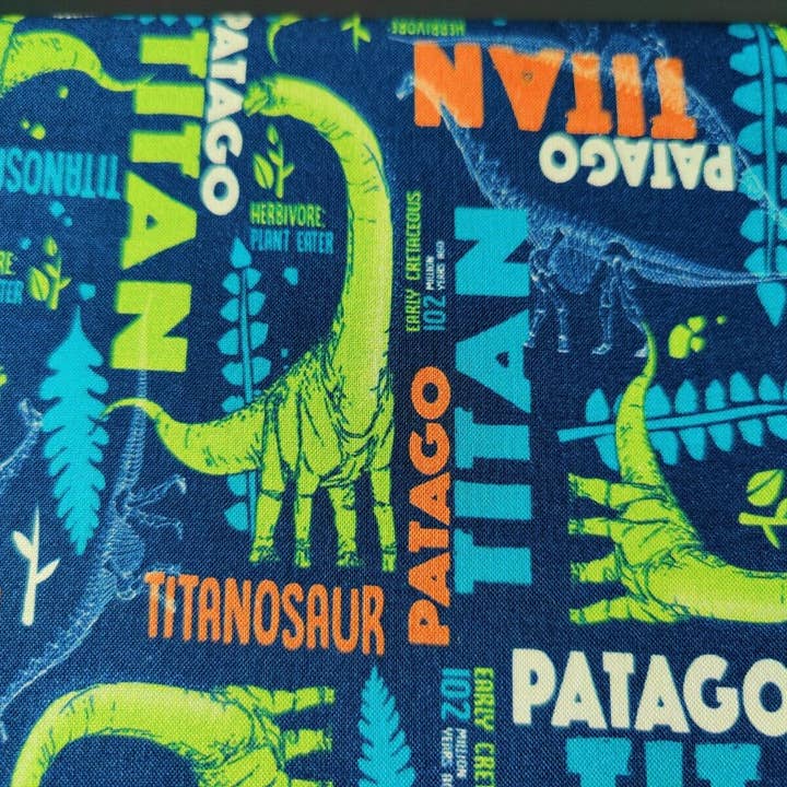 Tissu bleu Dino Dinosaur Craft Nursery Craft Bones Fossils T-rex pour enfants pour la vente par Kims Crafty Corner