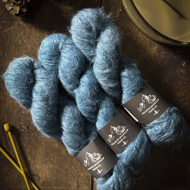 Mousson - Sunapee Suri pour la vente par Granite Mountain Fiber Co.