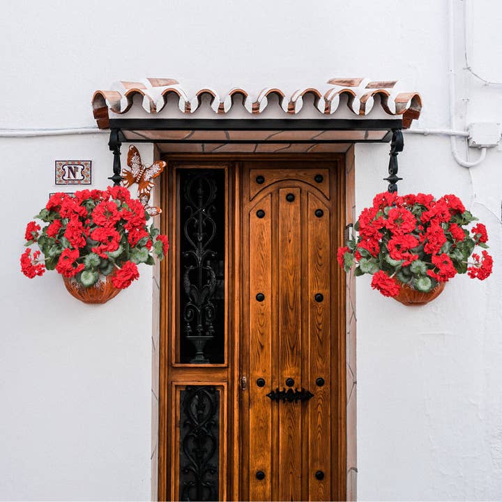 Larksilk - Wholesale Artificial Flowers - Red Geranium Bush: 18-Inch, 7 Silk Flowers & Leaves
