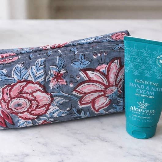 Handmade Blue Flower Wash Bag – Travel Toiletries for wholesale by everydaybags.gifts