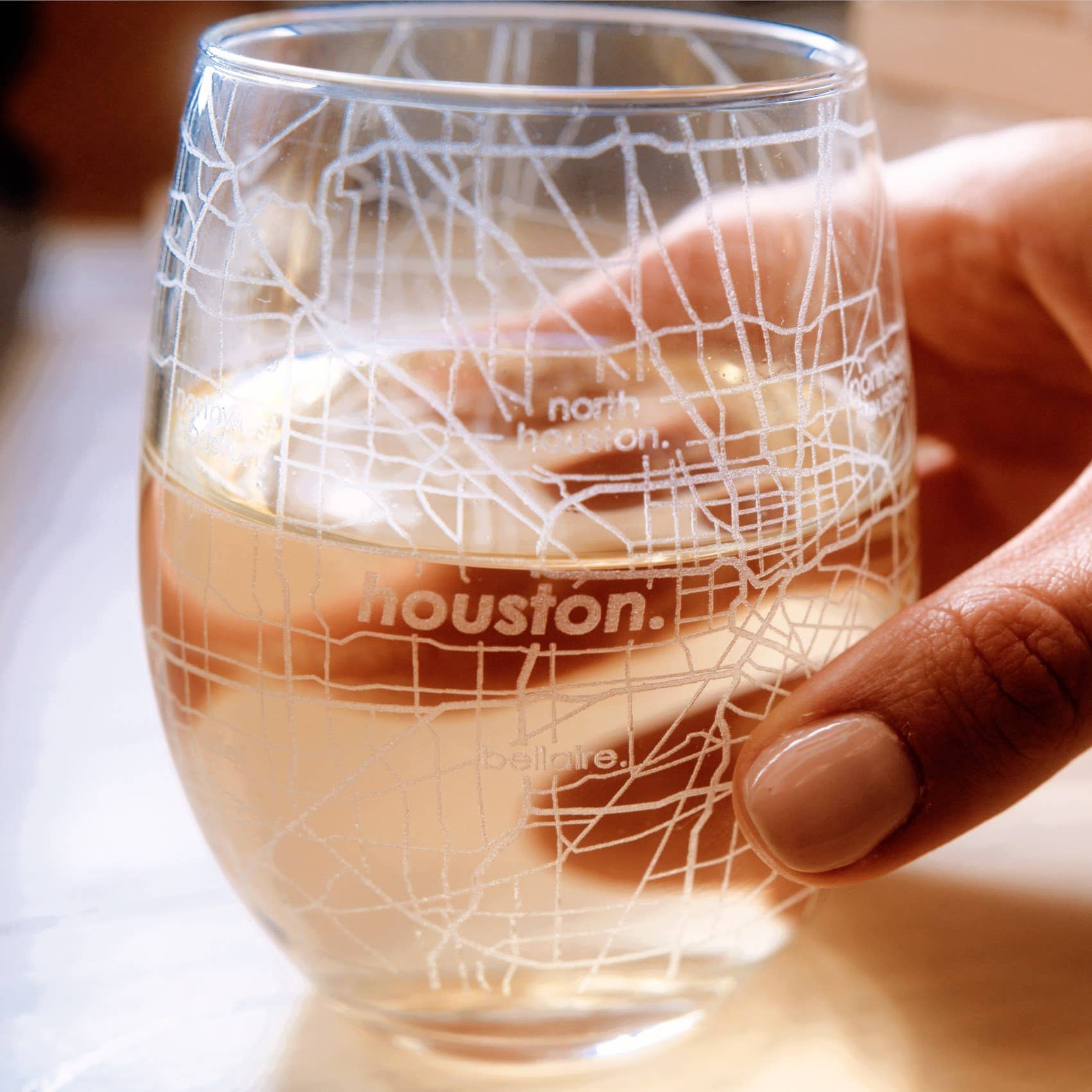 Well Told - Vente Verres à vin - GRAVURE PERSONNALISÉE - Carte de ville / village des États-Unis - Verre à vin sans pied3