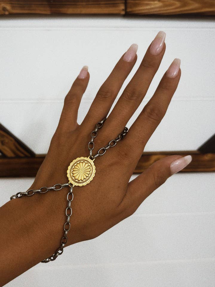 Chaîne de main "VEGAS NIGHTS" pour la vente par Little Filly