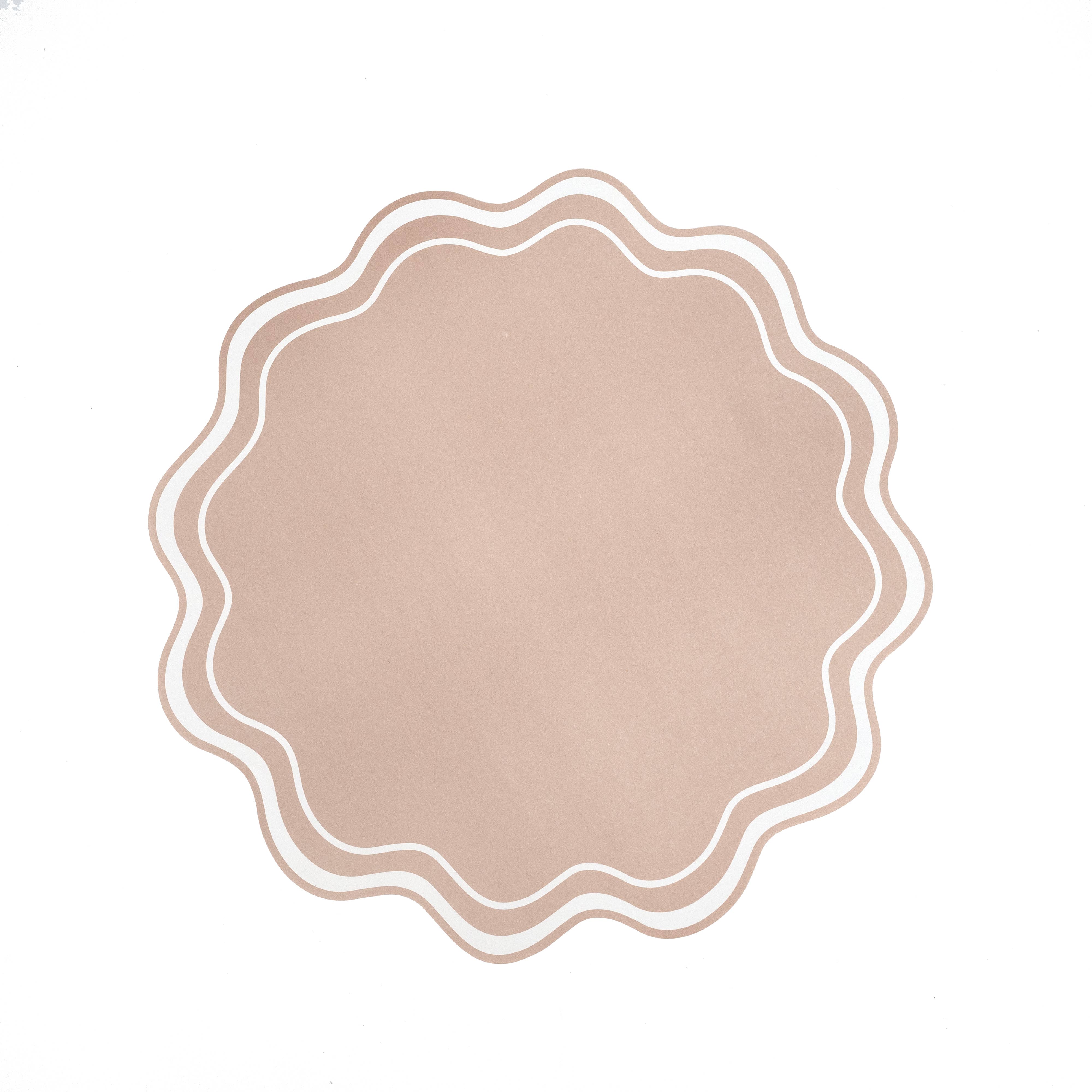 Gatherings by Curated Paperie – wholesale Engångsbordstabett – Beige Wavy Scallop Paper Bordstabletter