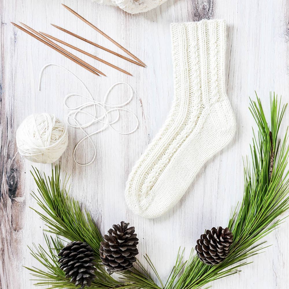 Crafter – wholesale DIY craft kit – Cozy Knit Cabled Socks Workshop Kit5