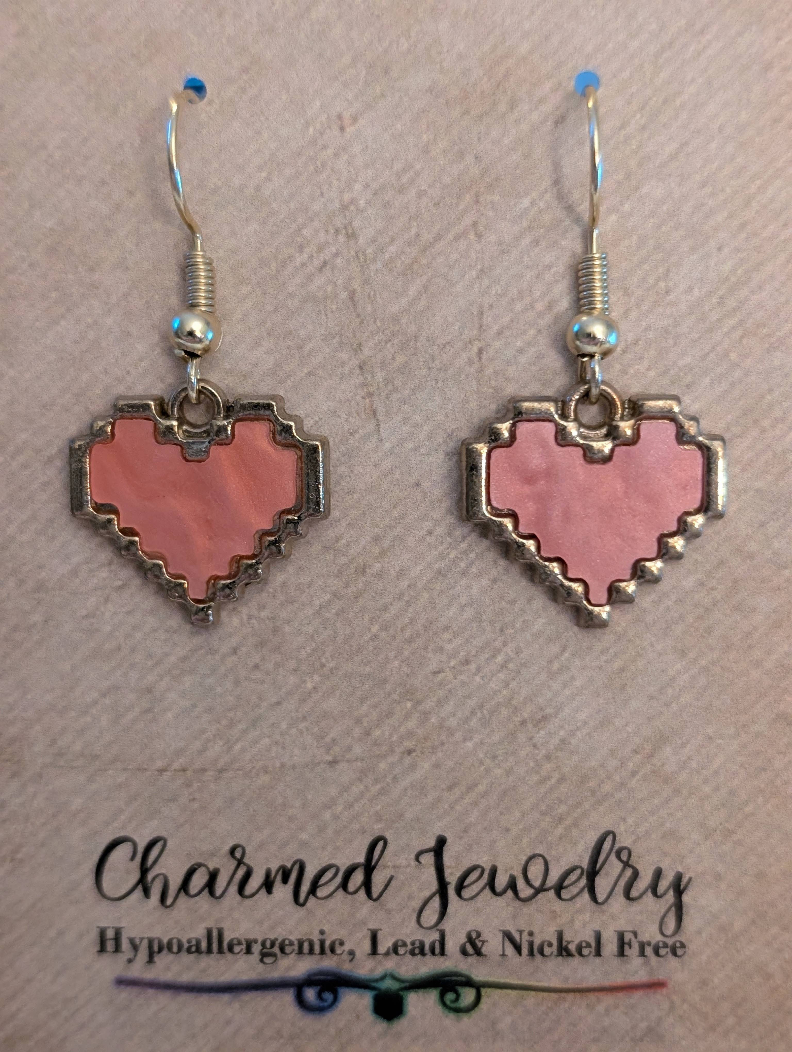 Con-Quest Crafts – Engroshandel Hængeøreringe og creoløreringe – Pixel hjerteøreringe - farverige, hypoallergeniske øreringe7