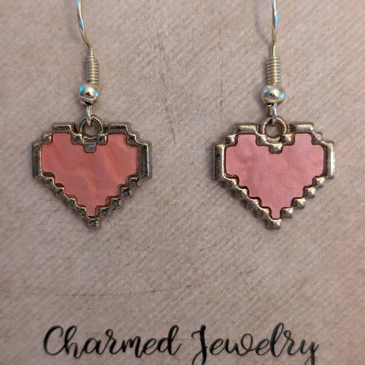 Con-Quest Crafts – Engroshandel Hængeøreringe og creoløreringe – Pixel hjerteøreringe - farverige, hypoallergeniske øreringe7