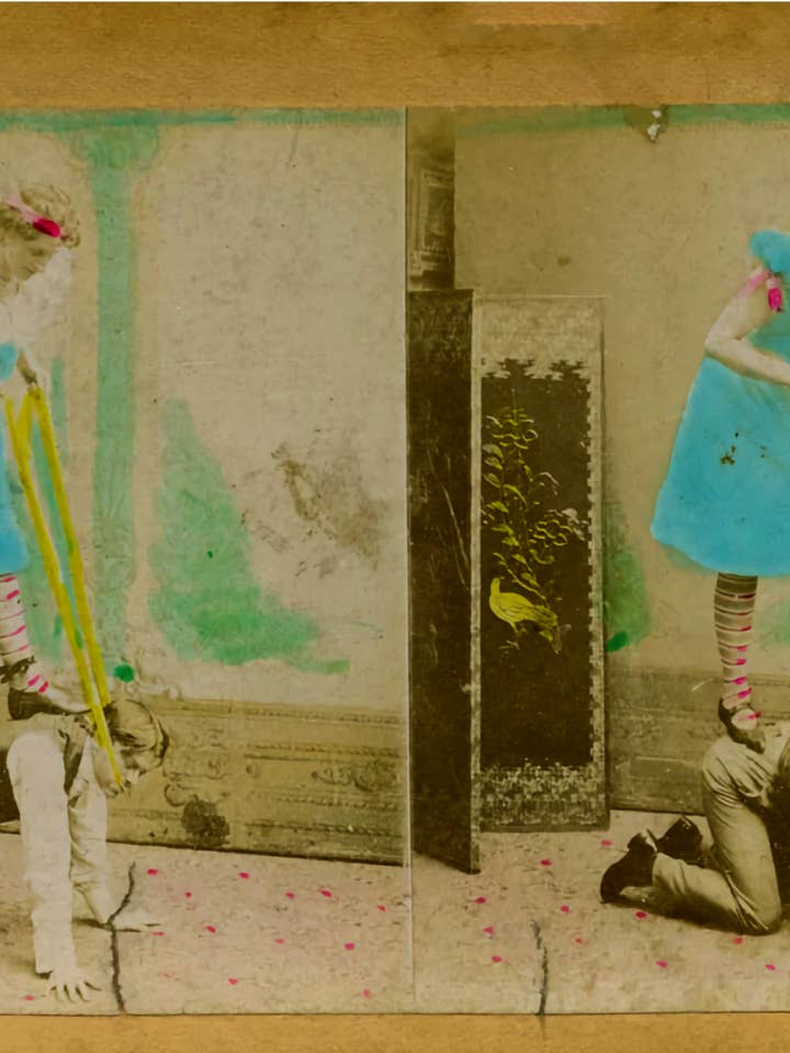 Femme debout sur le dos d'un homme à genoux. Fin du XIXe siècle, publié par Webster & Albee aux États-Unis - Carte postale pour la vente par Flashback Shop