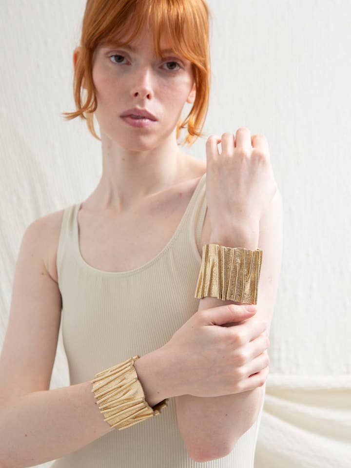 Bauhaus Stitch Bracelet - Gold* para venta al por mayor de Iskin Sisters