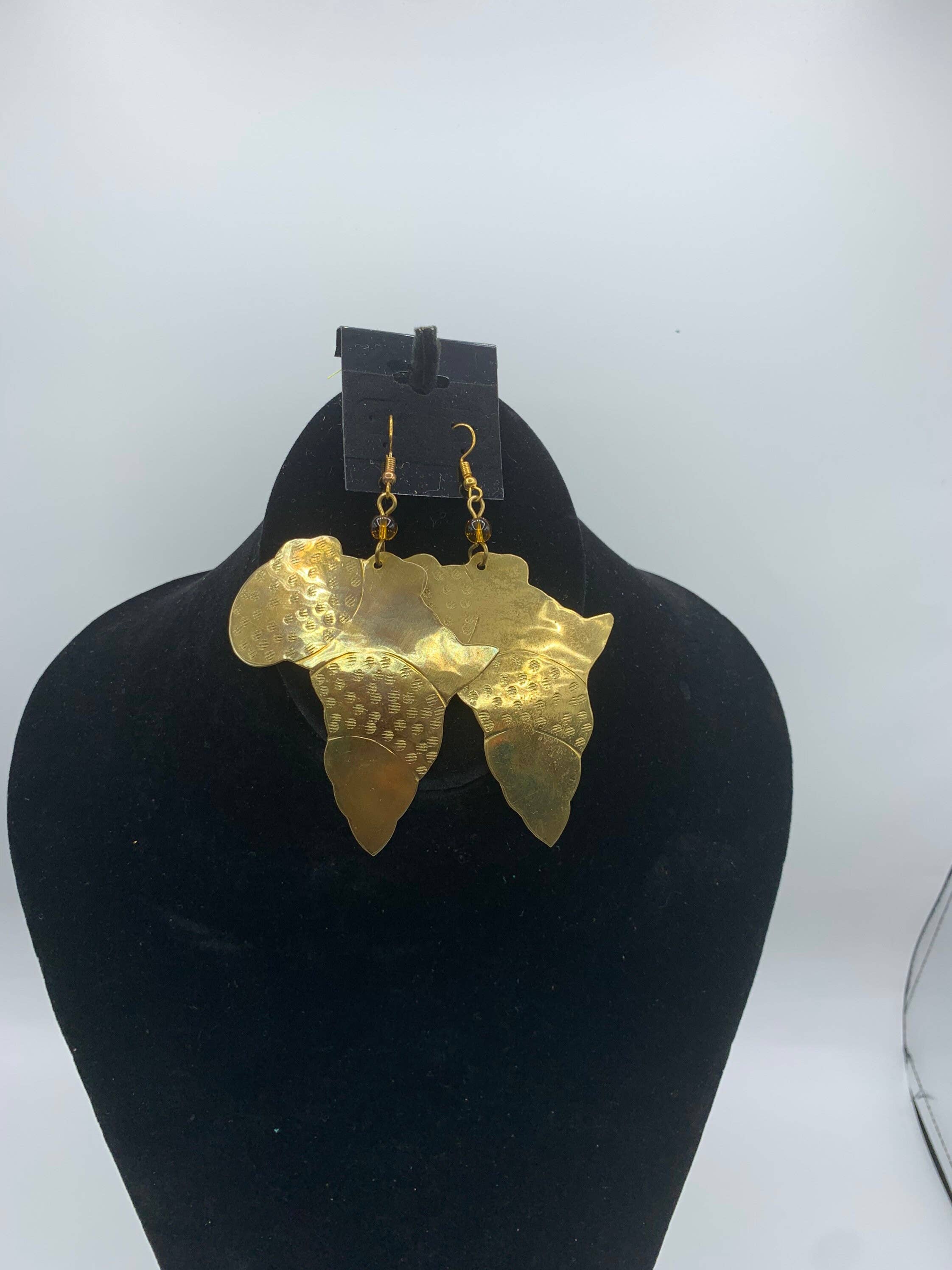 KENYAN SAFARI DESIGNS - Venta al por mayor Pendientes colgantes - Pendientes de latón con diseño del mapa de África