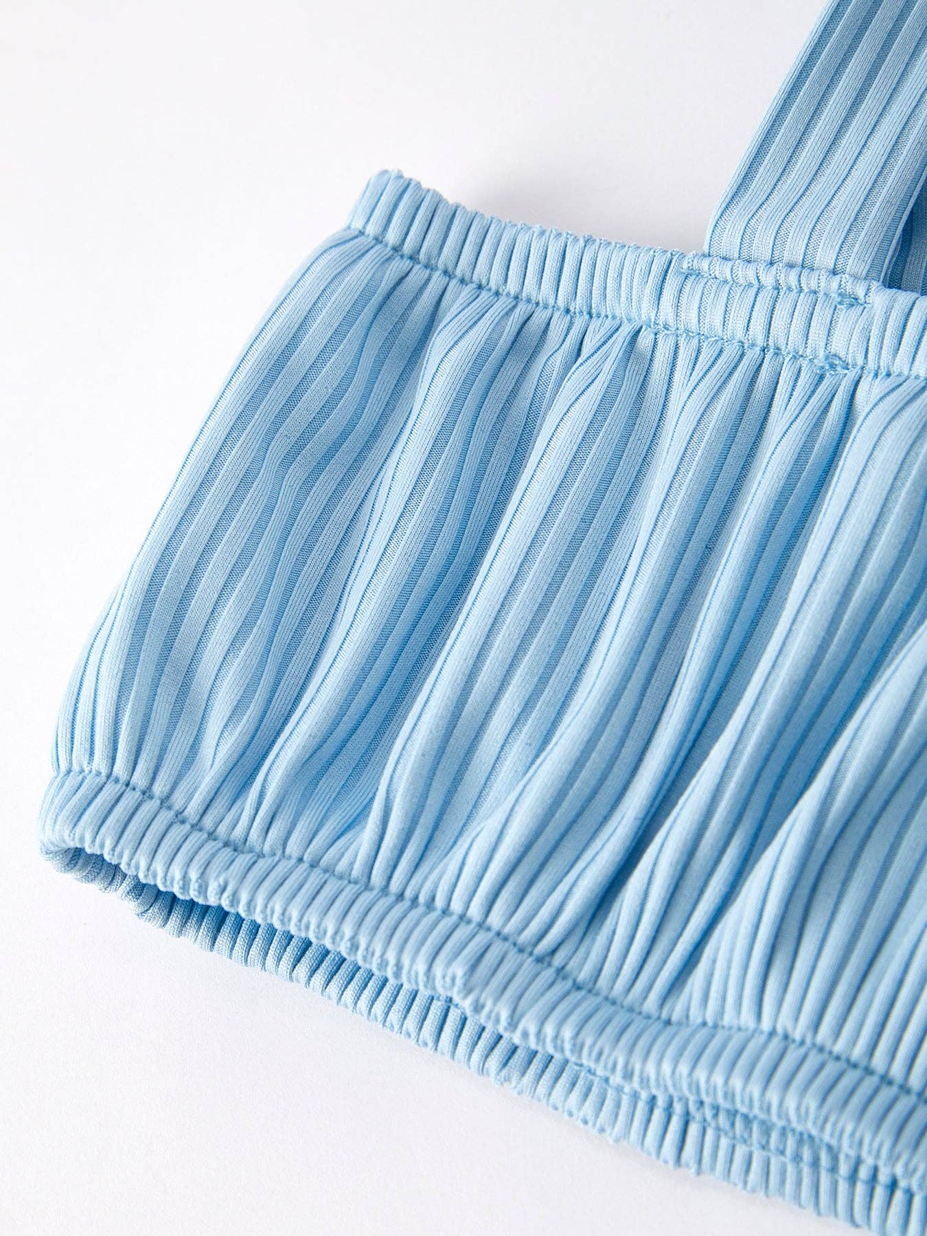 Rylee Faith Designs – wholesale Klädesset - Baby – Påskblå kaninveckad hängselväst och blommiga bloomers-set3