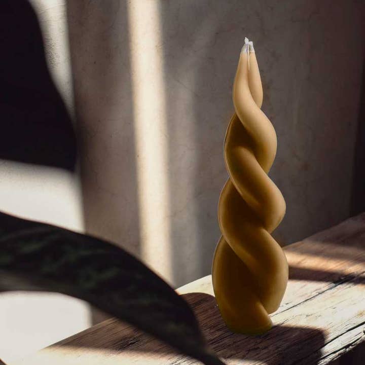 Studio Tutti - Wholesale Novelty Candle - Abrazo Artisanal Candle - Ochre