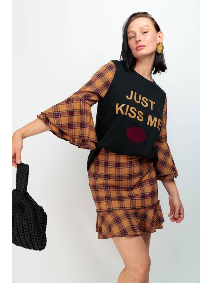 Chill&Buy - Venta al por mayor Camiseta serigrafiada - Mujer - Camiseta de Mujer Manga Maya Celta Mostaza Kiss Me