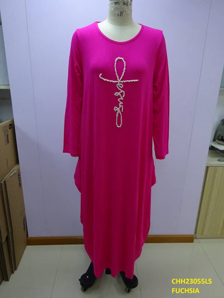 Assortito 23055 Vestito maxi elegante da donna Verbiage «JESUS» con perle in vendita all'ingrosso su Faire4