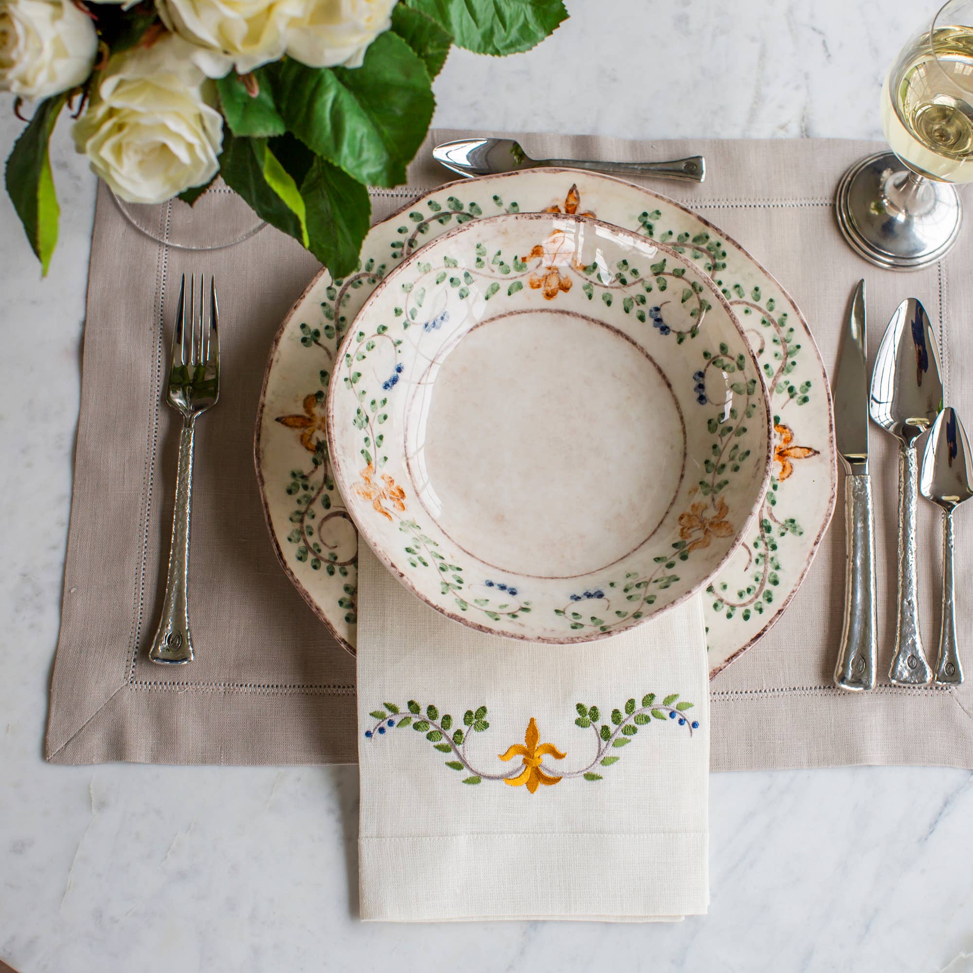 Arte Italica & Crown Linen Designs – Tigela por atacado – Tigela Medici para Massa/Sopa3