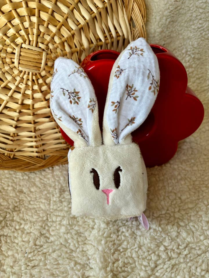 Cubo per il risveglio del coniglio «il mio primo Natale» con fogliame ocra per la vendita all'ingrosso da parte di Leslapidoux