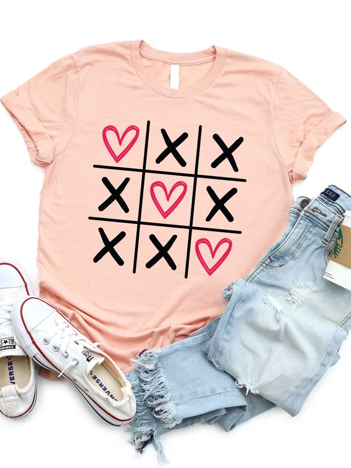 Tic Tac Toe Valentinstag Grafik T-Shirt für den Großhandel von Tickled Teal