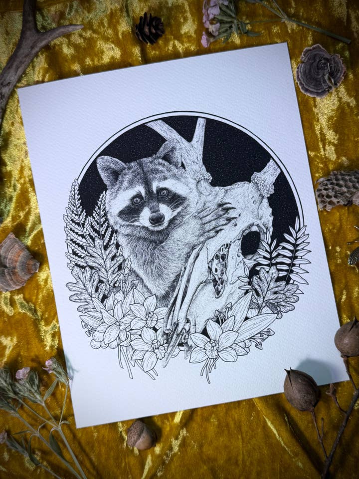 Embrasser - Impression d'art de raton laveur floral et de crâne de cerf pour la vente par Strat Lacy Art