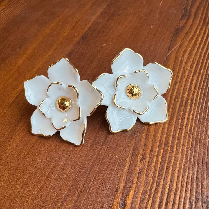 White Gold Magnolia for wholesale on Faire1