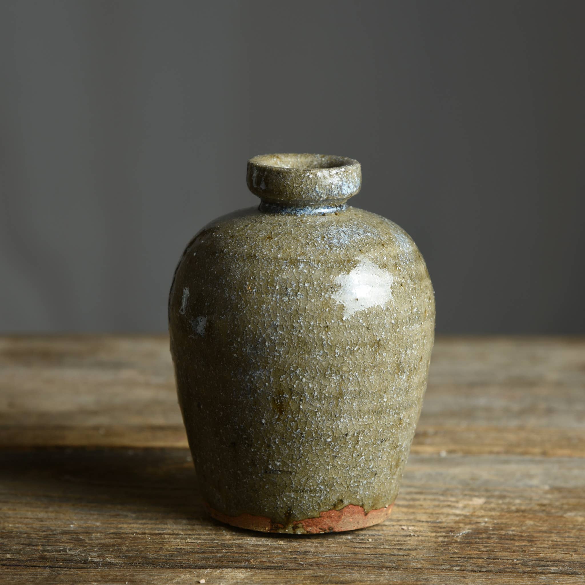 Matt Fishman Pottery – Engroshandel Vase – Wild Clay lille knoppurtevase med askeglasur1