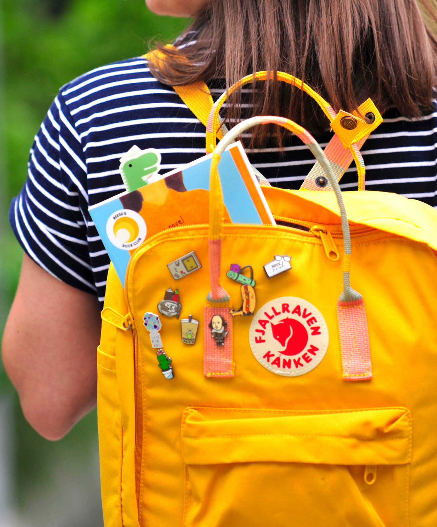 Craftedvan - Wholesale Lapel Pin/Button - Octopus Reading Books - Enamel Pins2