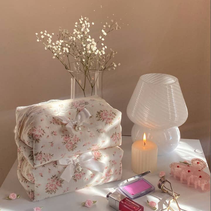 Dipped Shop - Wholesale Makeup/Cosmetic Bag - Cute Bow Flower Print Makeup Bag DP25C5693