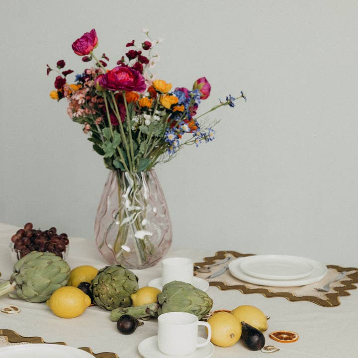 Vivé - Wholesale Placemat - Gisèle Scallop Placemat with embroidered detail2