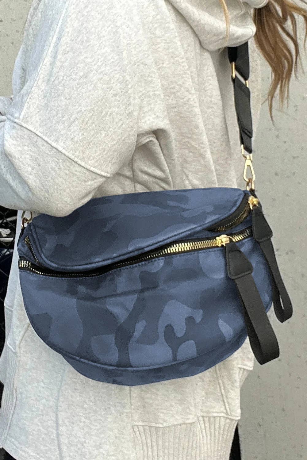 Suhkasana - Wholesale Crossbody Bag - Women's - Camo Print Crossbody Shoulder Bag with Gold Chain Detail10