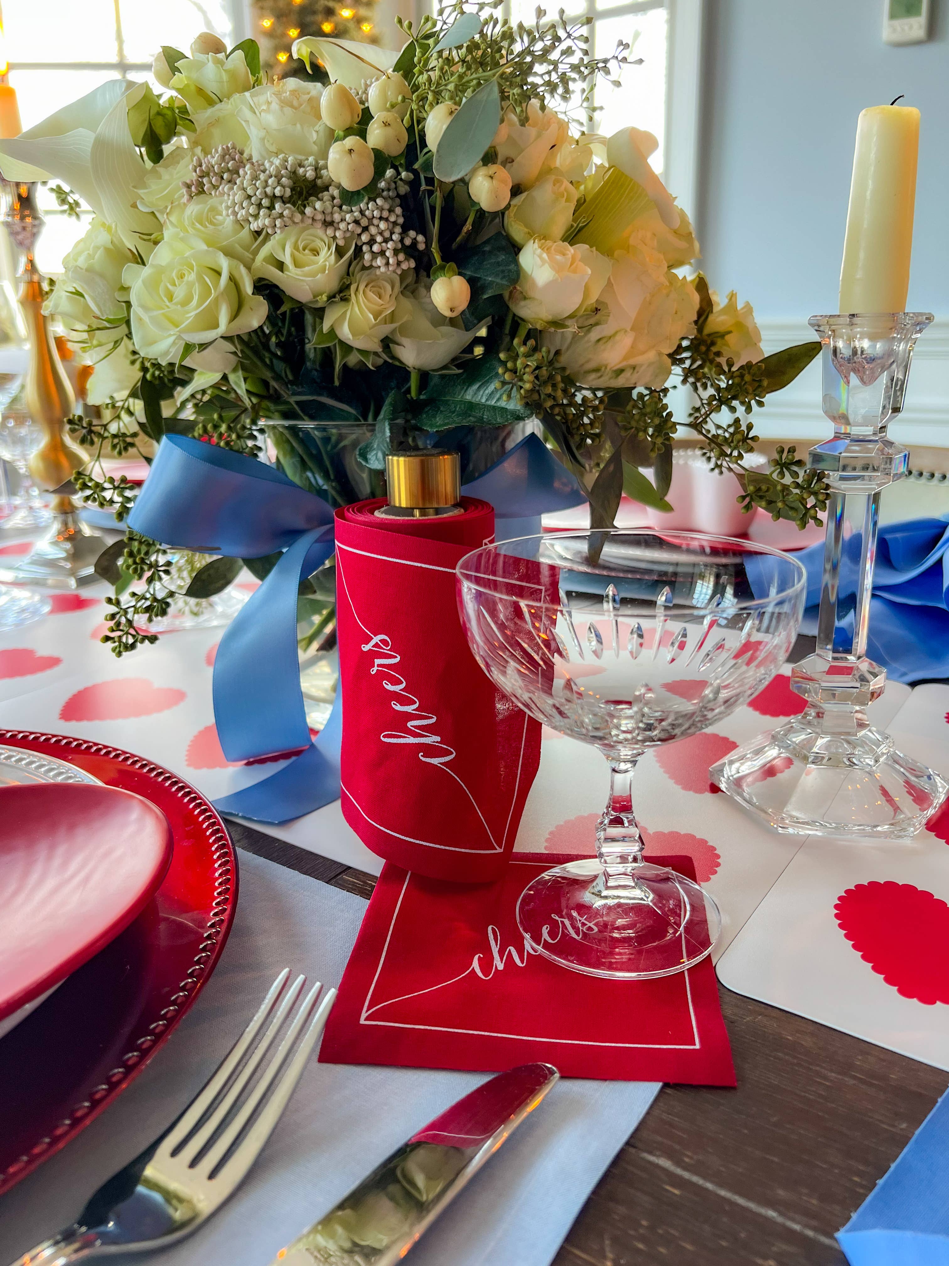 Toasting With Tara - Wholesale Wegwerpservet - Katoenen Cocktailservet Rol: The Red Carpet - Wit "Cheers"11