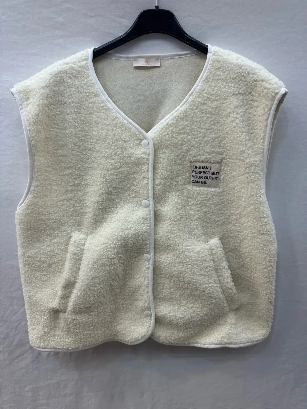 Mimi & Gogo - Wholesale Outerwear Vest - Women's - Fleece Vest With Patch @3399_GiEcussonMoumoute5