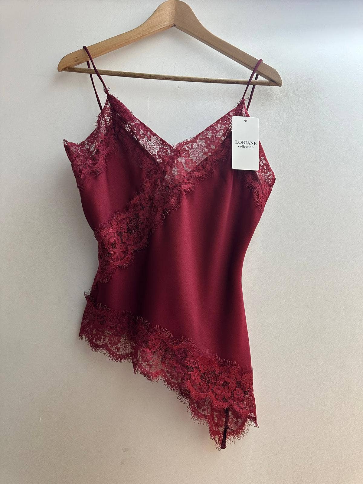 LORIANE - Vente Débardeur – femme - 7462 Haut à bretelle asymétrique en satin1