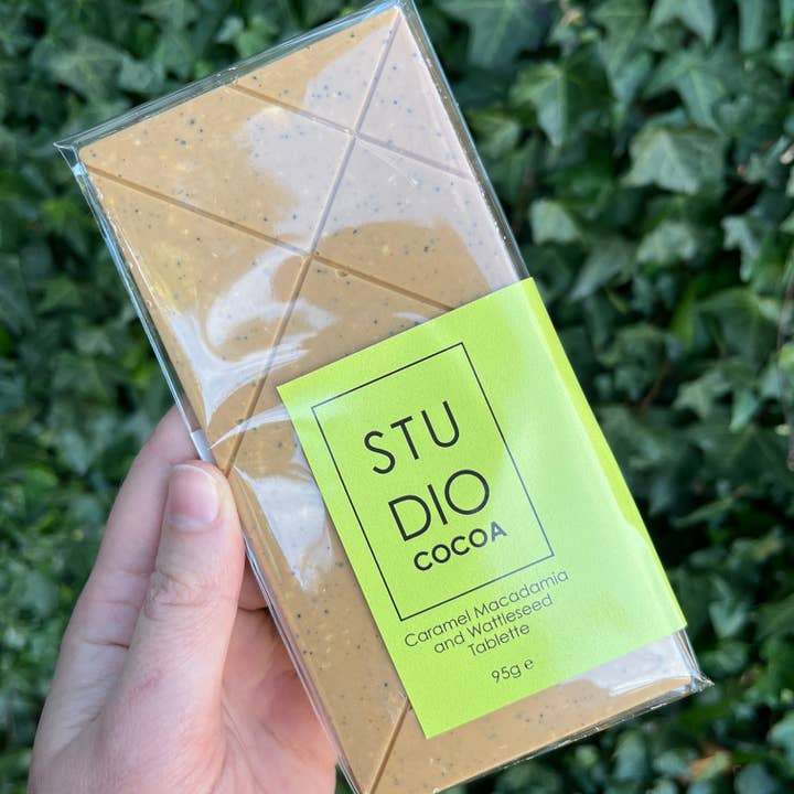 Studio Cocoa - Wholesale Chocolate bar - Caramel Macadamia and Wattleseed Tablette (Chocolate Block)1