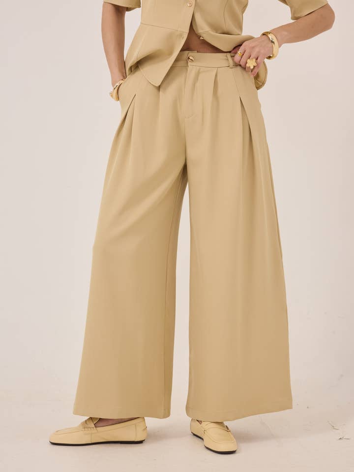 High-waisted fluid pleated trousers - 2665 for wholesale by Frime