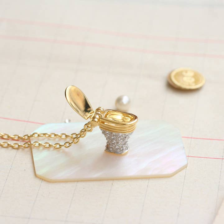 Wertvolle WC-Halskette für den Großhandel von Miss Bibi