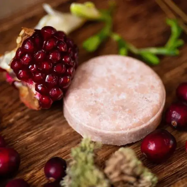 Amber cosmetics Ltd (Vegan Fox) – wholesale Schampopuck/Schampo i fast form – Schampotvål för torrt hår med rosa lera2