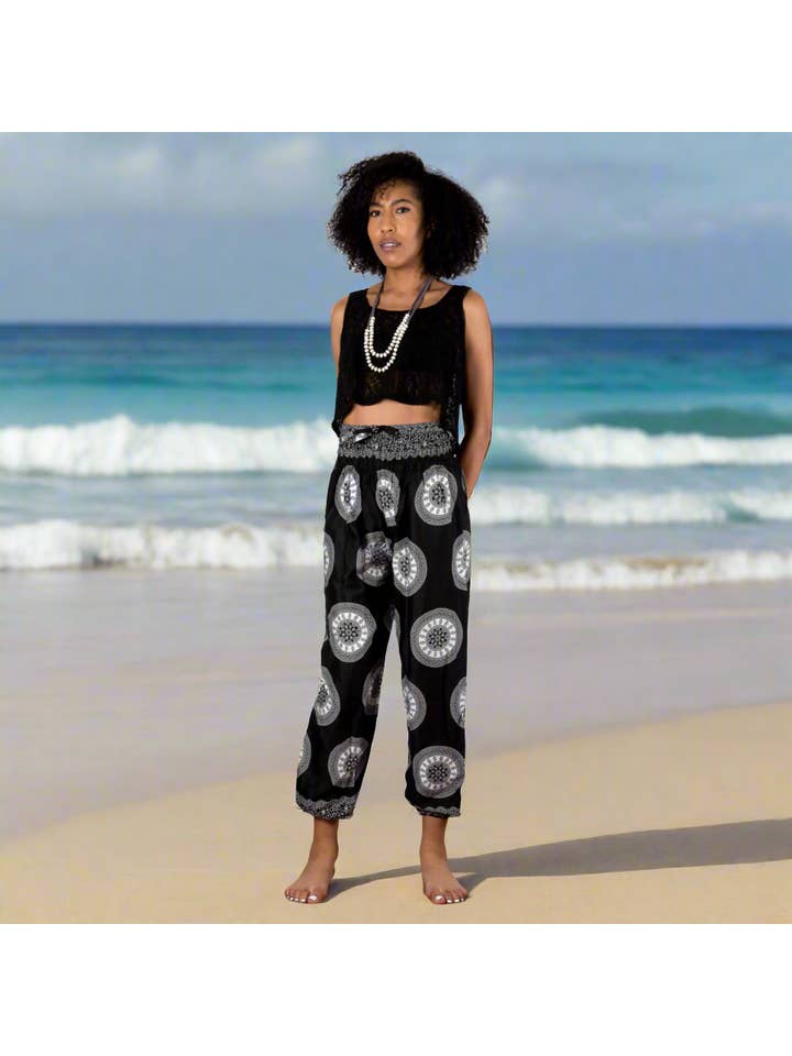 Suzie Blue Canada - Wholesale Pants - Women's - Black & White Circle Print Bali Pants