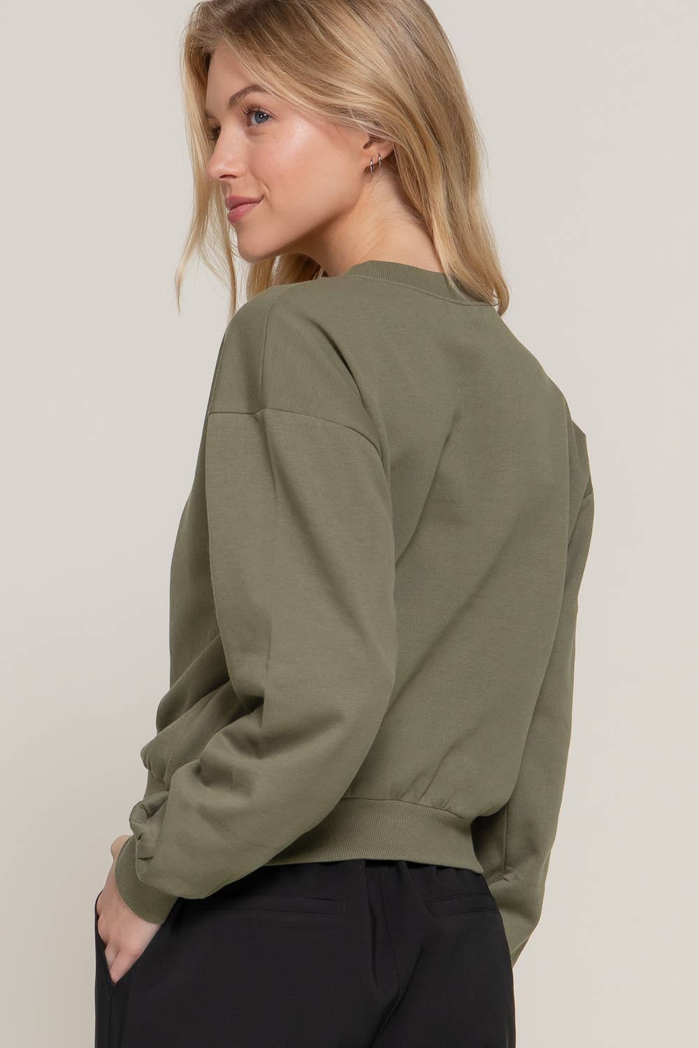 Active Basic | Active USA – Engroshandel Sweatshirt - Dame – Crop sweatshirt med rund hals og lange ærmer5