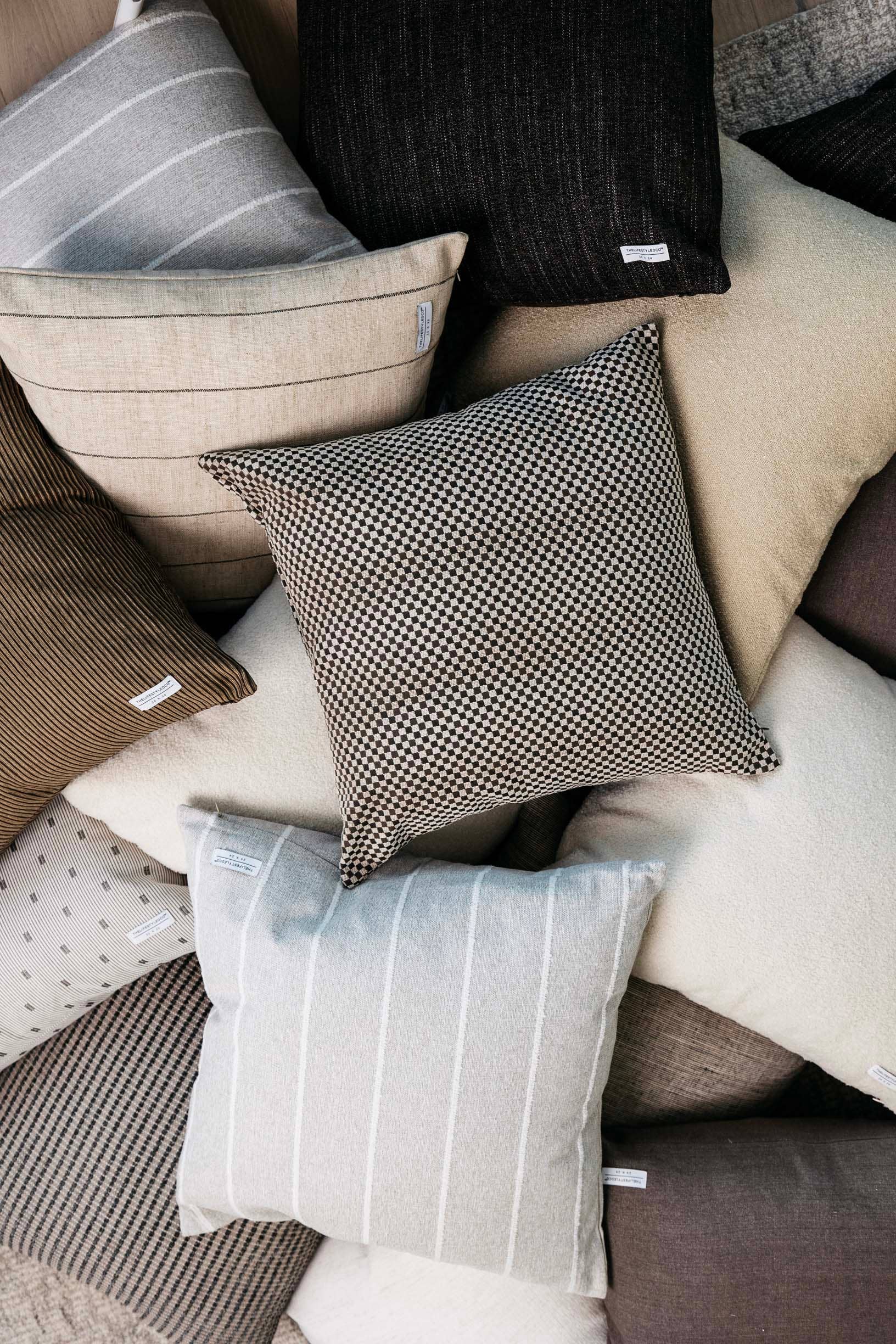 THELIFESTYLEDCO - Wholesale Throw/Decorative Pillow - Jolie Textured Slub Stripe Pillow - 3 Sizes6