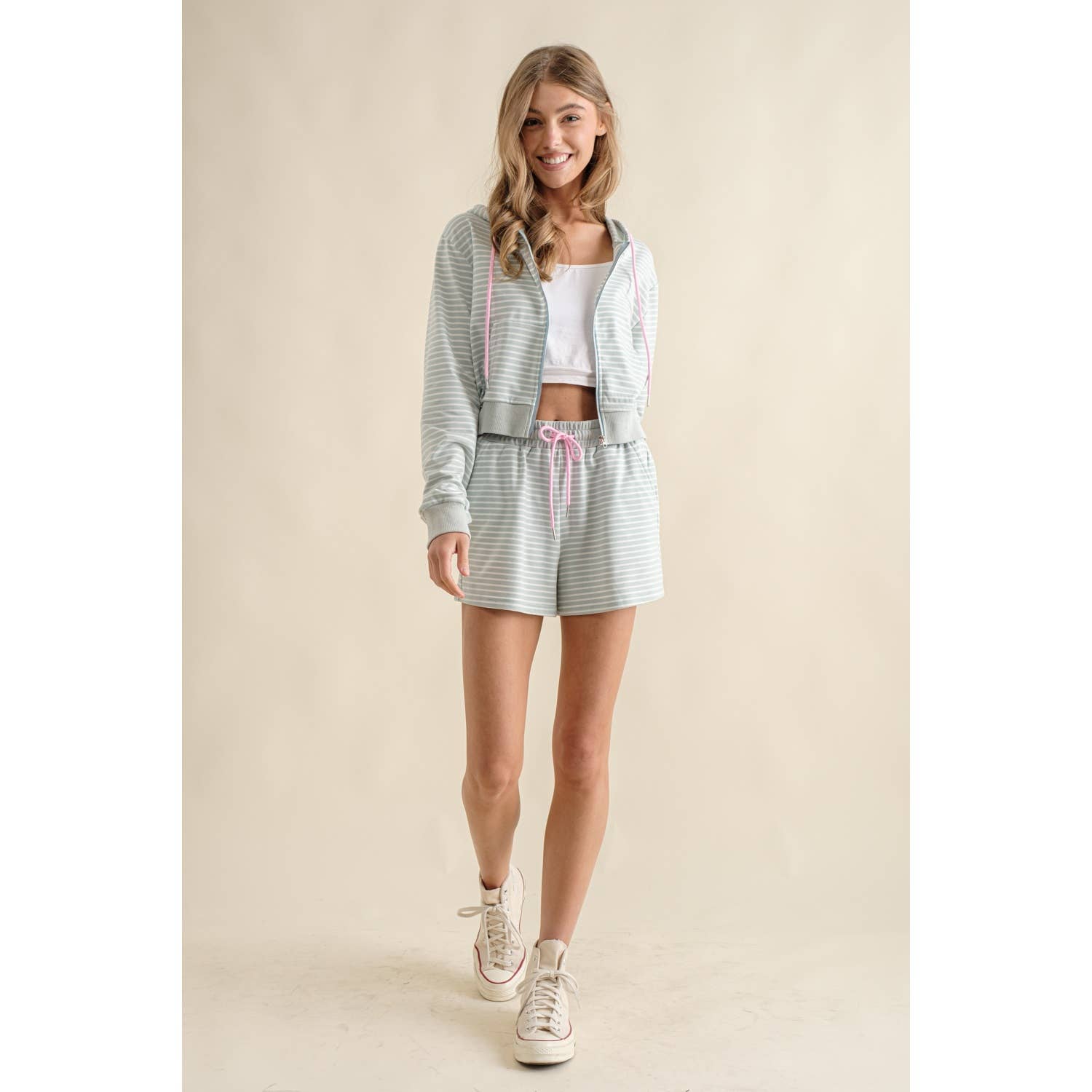 Sweet Generis – wholesale Lounge set – Women's – CONTRAST DRAWSTRING ZIP UP HOODIE AND SHORTS SET25