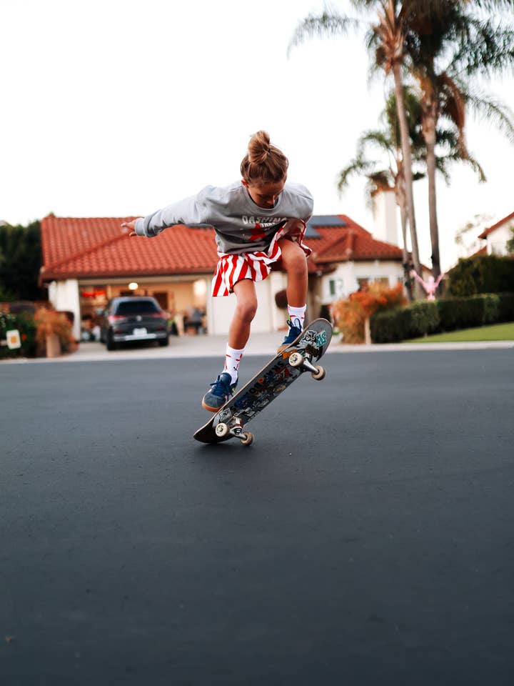 OLLIE JOLLY | IN GRAY | oversized drop shoulder | KIDS for wholesale on Faire3