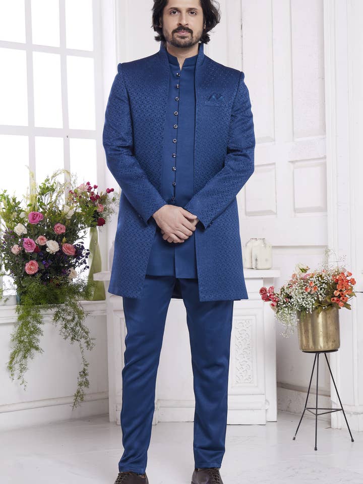 Marineblauer Jacquard-Seiden-Indo-Western-Traditioneller Sherwani Kurta mit Jacke & Hose für Herren für Hochzeit - Stickereiarbeit für den Großhandel von HATKE BRIDE
